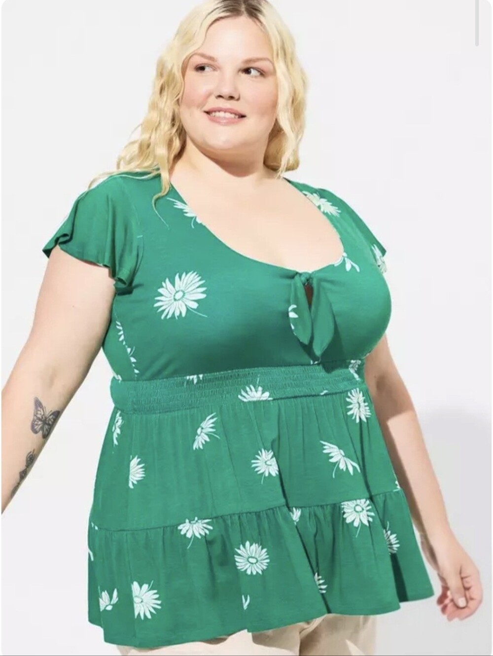 Torrid 5x Super Soft Tie Front Babydoll Top- Green Daisies